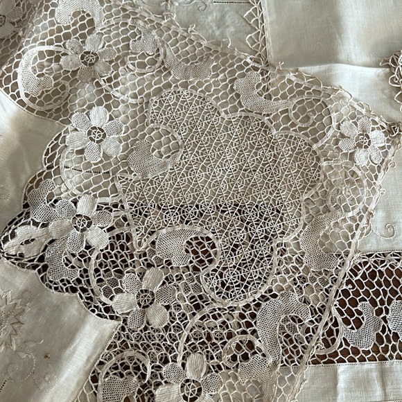 Vintage Tan Crochet and Cotton Rectangular Table Cloth with 12 napkins - Picture 17 of 17